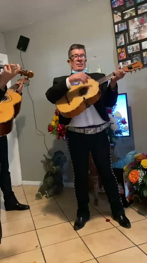 Mariachi Estrellas performing